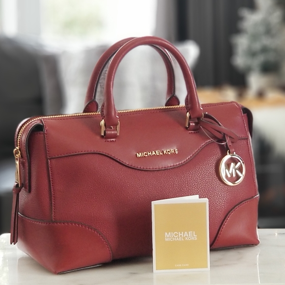 NEW! Michael Kors Maya Small Leather Satchel - Picture 2 of 6